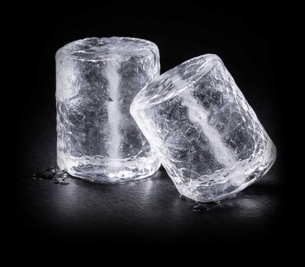 Fornitura di Cubetti di Ghiaccio Pieno da 30g alta resistenza e ghiaccio tritato Granuli da 2 a 4 g. Ideale per bar, ristoranti e boule,