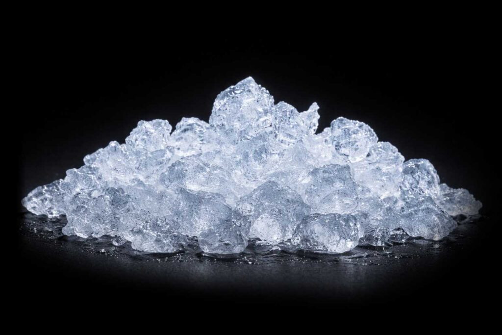Fornitura di Cubetti di Ghiaccio Pieno da 30g alta resistenza e ghiaccio tritato Granuli da 2 a 4 g. Ideale per bar, ristoranti e boule,